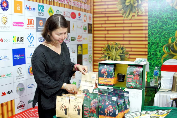 Tổng Lãnh sự quán Hàn Quốc ấn tượng với cà phê Lý Phan.